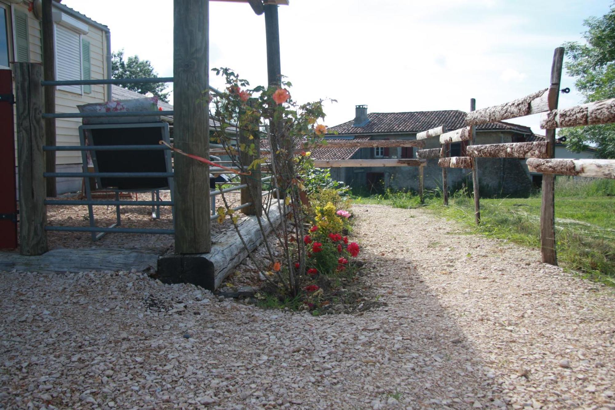 Mobil-home Ferme La Fee Spiruline Aurignac *